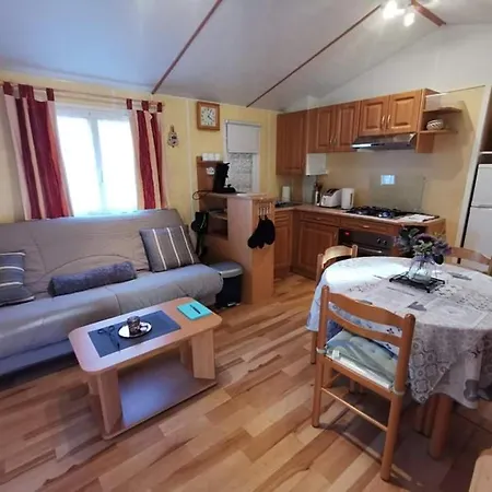 Campsite Mobilhome Les Jardins D'entraigues Egliseneuve-d'Entraigues